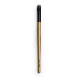 Flat concealer brush for under eye and spot coverage