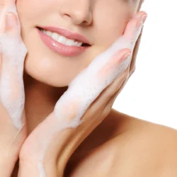 Conatural Saffron Face Wash gentle brightening cleanser for oily acne prone skin Pakistan